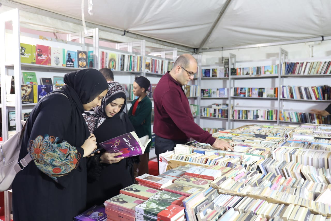 إقبال جماهيري كبير على معرض فيصل الثالث عشر للكتاب